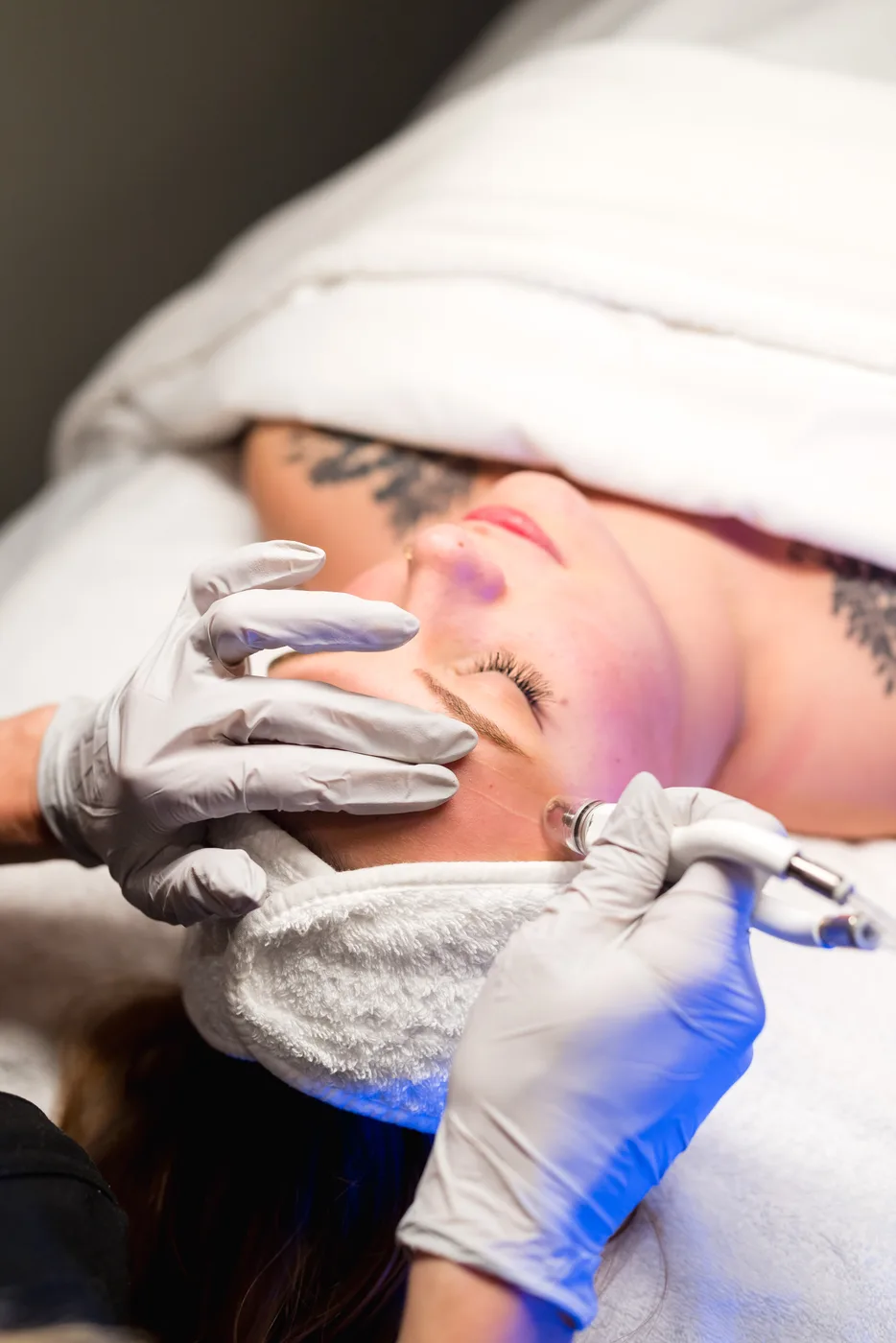 DiamondGlow + Free Release & Relax Massage